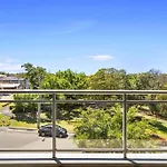 Parkview Apt & Private Parking & Close To Station