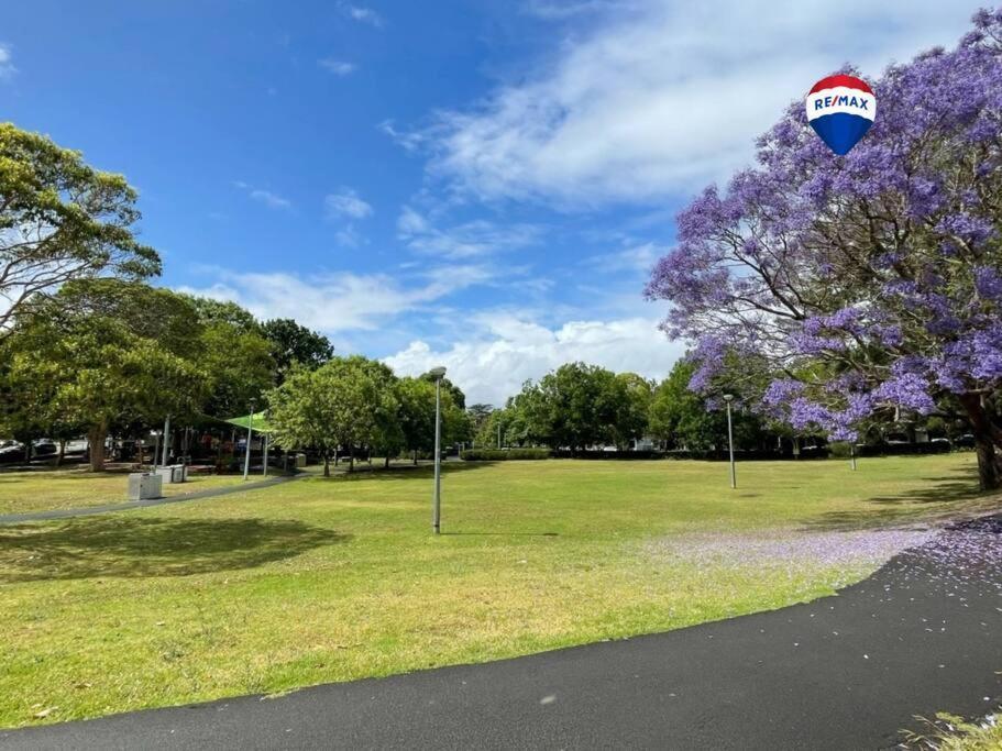 Parkview & Private Parking & Close To Station Sydney