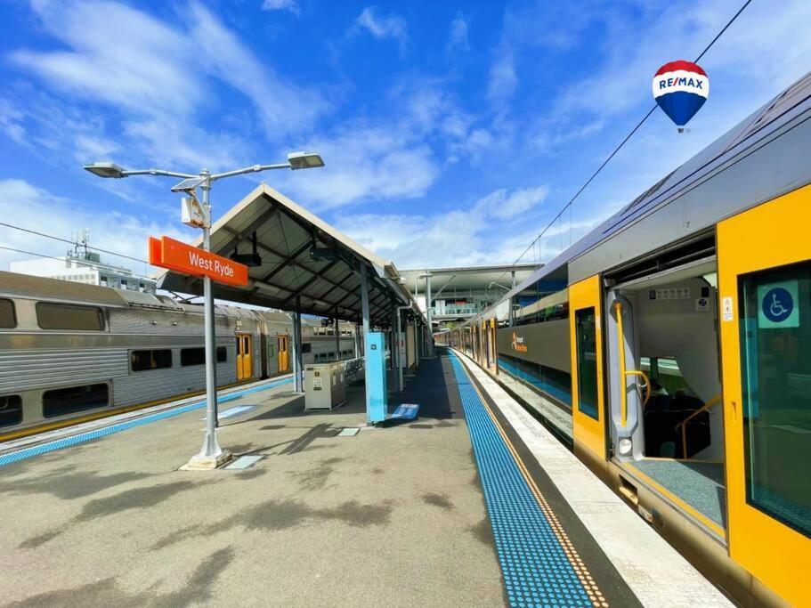 Parkview & Private Parking & Close To Station
